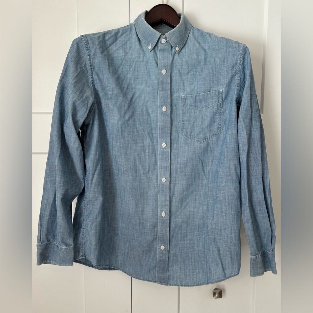 L.L. Bean Men’s Light Blue Chambray Button-Down Shirt‎ M